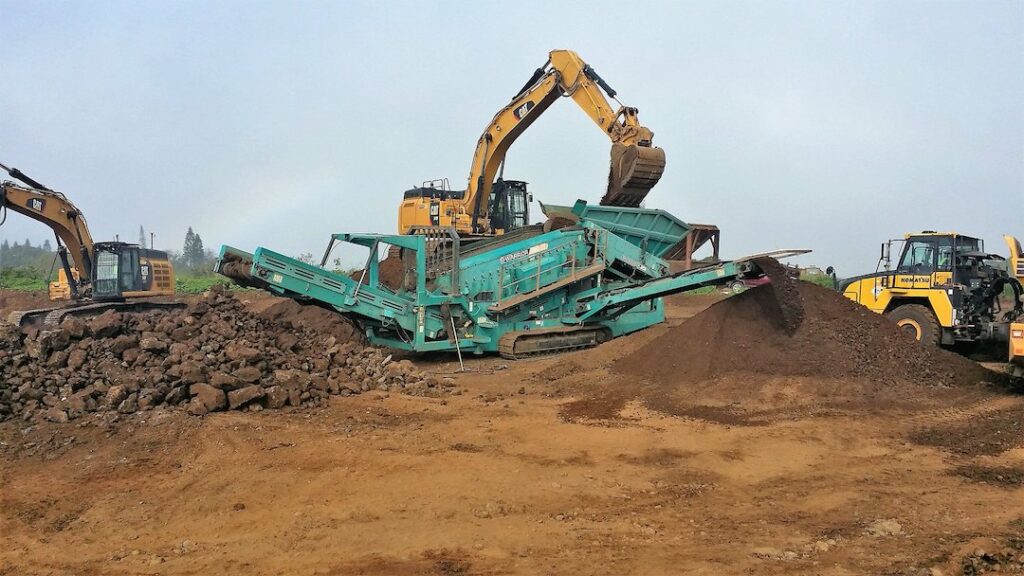 Hawai‘i Materials Recycling machinery at work